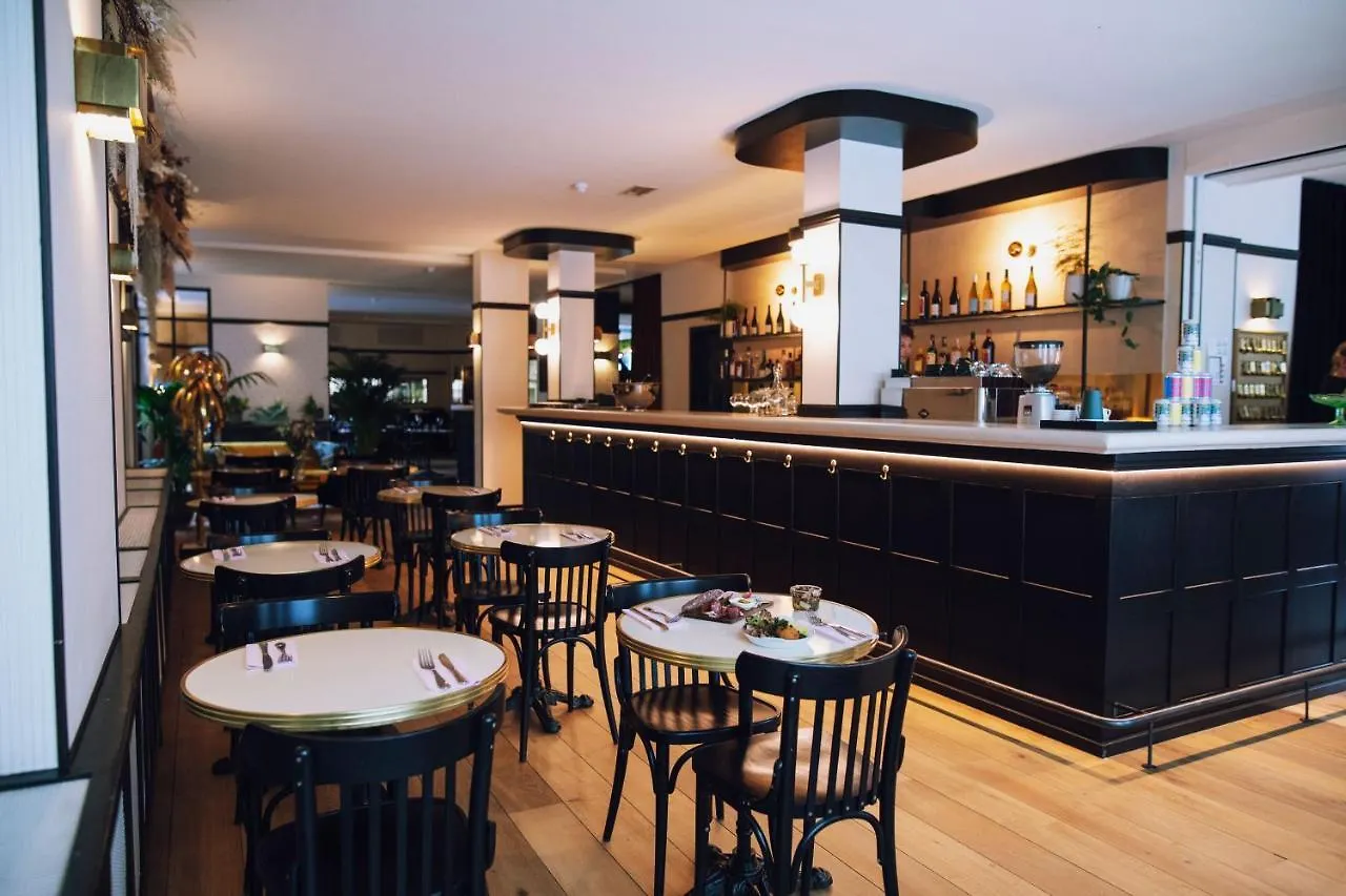 Hotel Latroupe Jardin Secret Saint-Gilles 3*,
