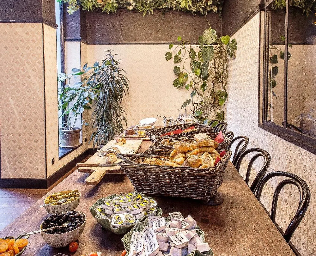 Hotel Latroupe Jardin Secret Saint-Gilles 3*,