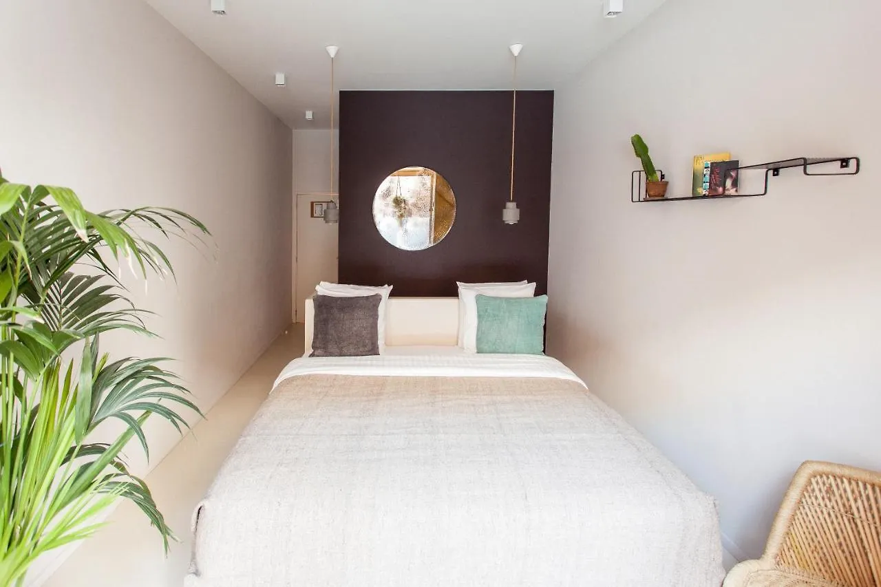 Hotel Latroupe Jardin Secret Saint-Gilles 3*,