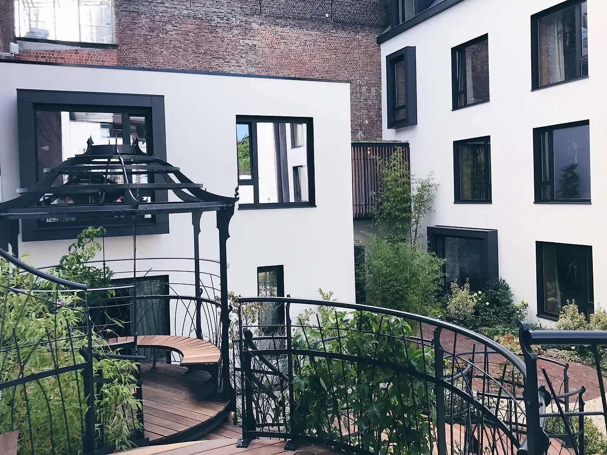 Hotel Latroupe Jardin Secret Saint-Gilles 3*,