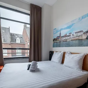 Easyhotel City Centre 2* Μάαστριχτ