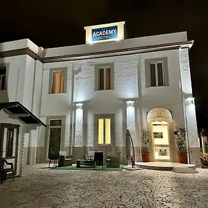 Academy מלון פיומיצ'ינו