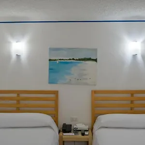 Sotavento & Yacht Club מלון קנקון