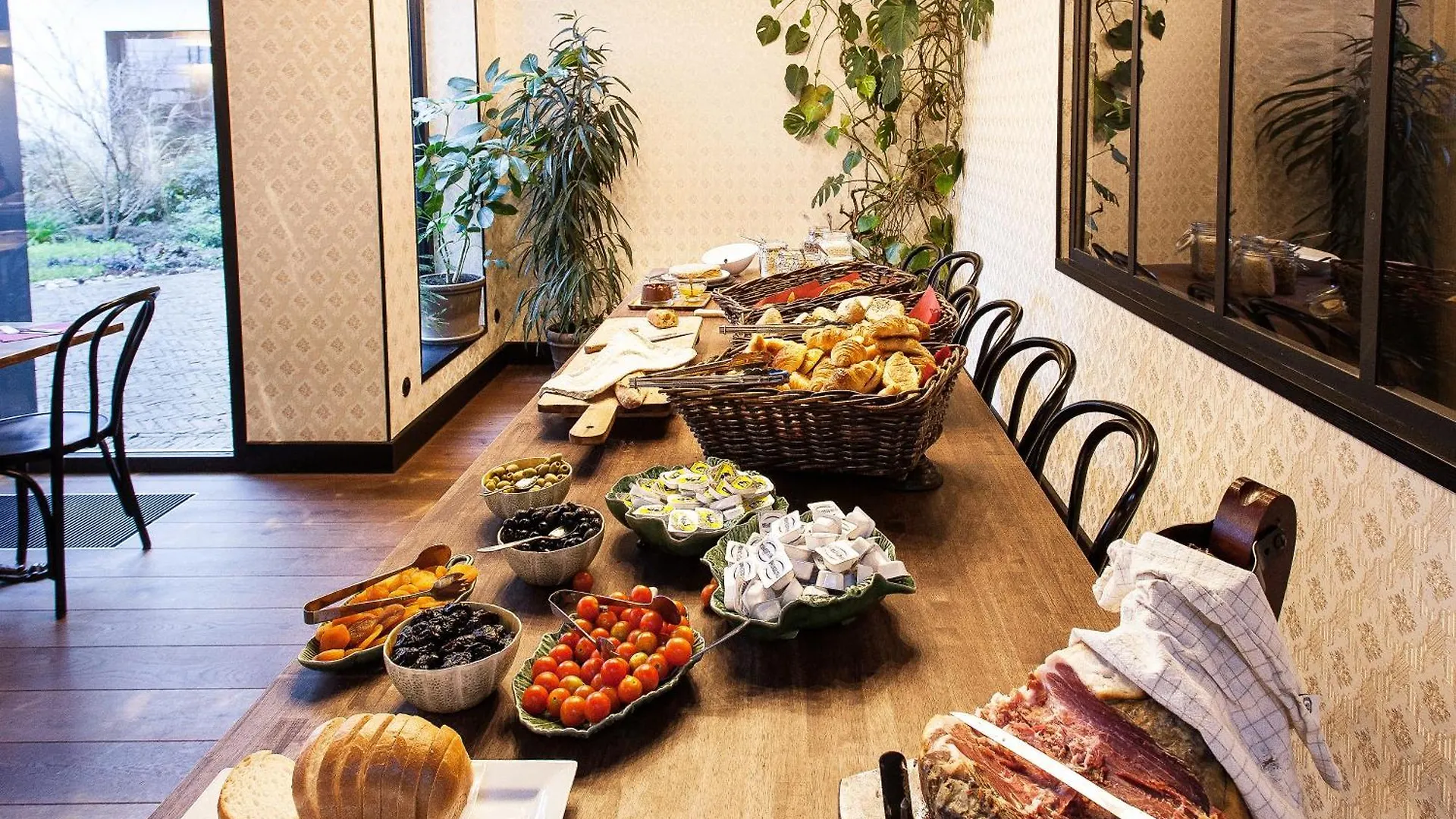 ***  Hotel Latroupe Jardin Secret Bruksela Belgia